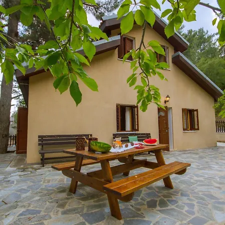 Amazing In Pano Platres Cyprus فيلة